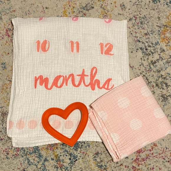 First Year Month Tracker Blanket and Frame - Picture 3 of 3
